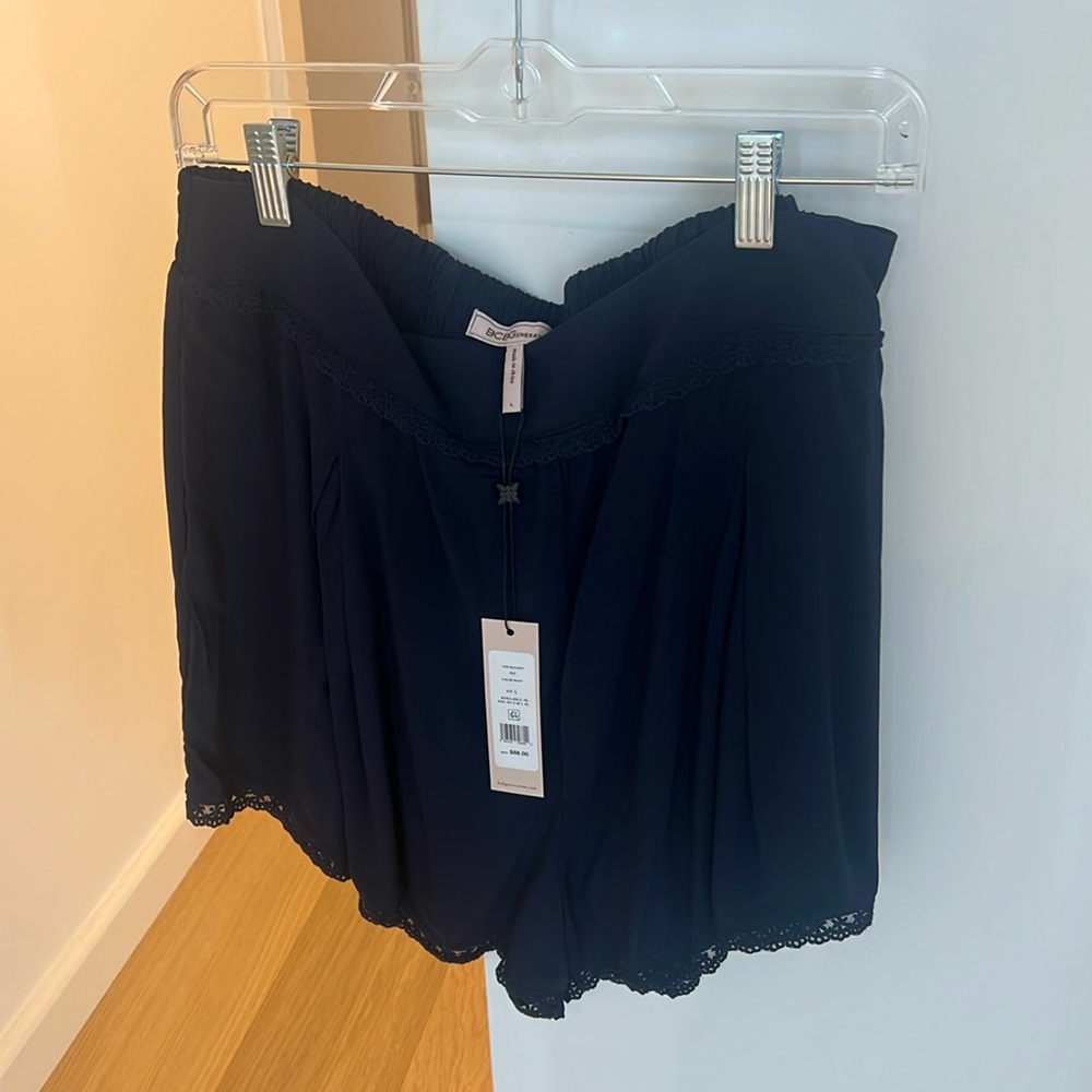 BCBG women shorts - navy. Sz L